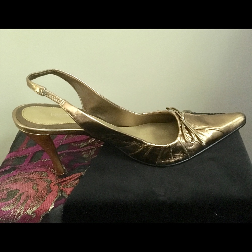 Vintage “Nine West” Gold Sling-Back Leather Heels - Picture 3 of 7